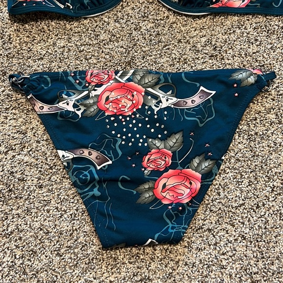 grunge Bikini with rhinestones and chains - Picture 3 of 3